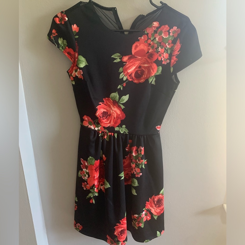B smart floral print mini dress with mesh back. Size M.